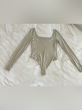 Lululemon Long Sleeve Bodysuit Beige Taupe Scoop Neck Size M